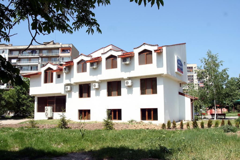 Interrum Hotel Razgrad 外观 照片